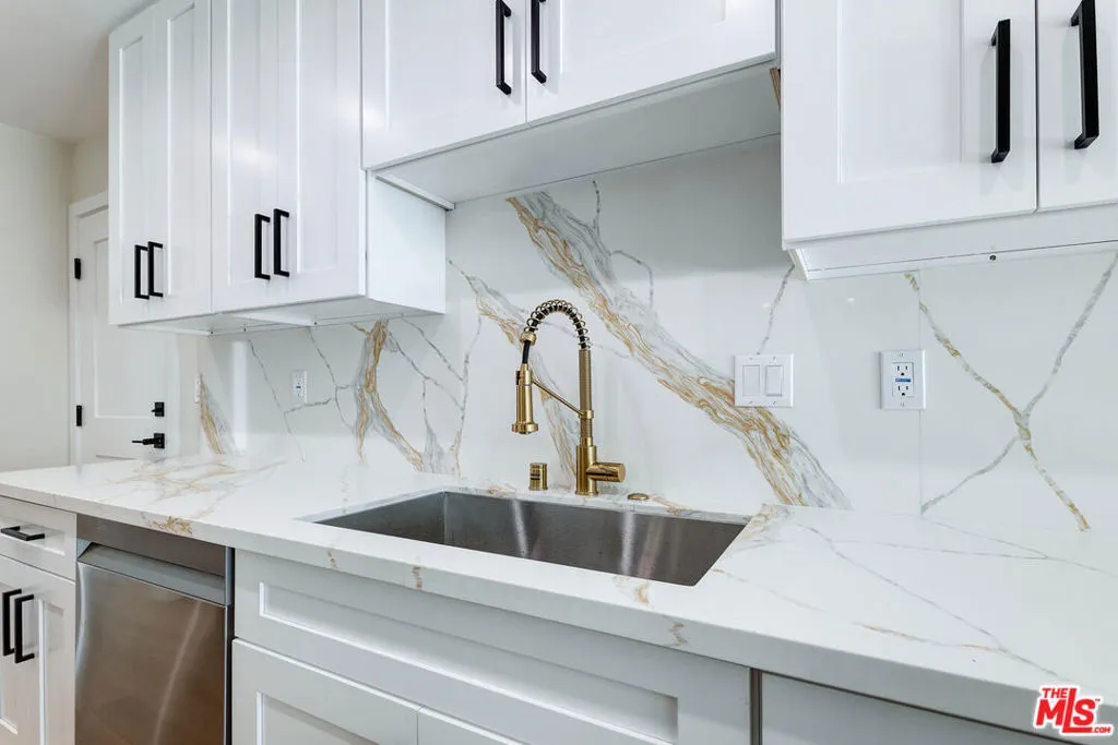 7444 Ostrom Avenue, Lake Balboa, California 91406 home-pic-10